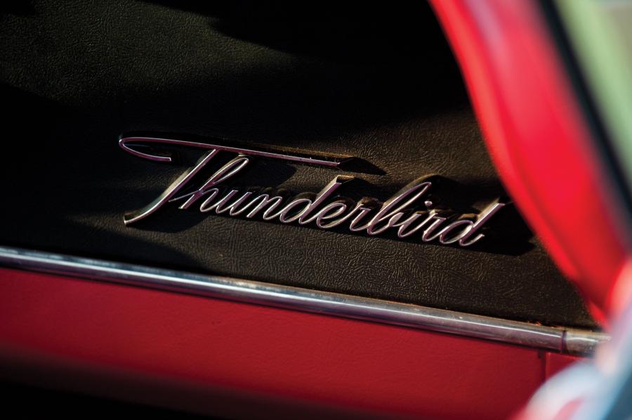  Ford Thunderbird Convertible 1965 года  (фото 17 из 26)